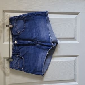 Short blue jeans